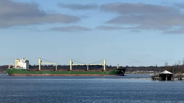 Bulker aground St. Lawrence