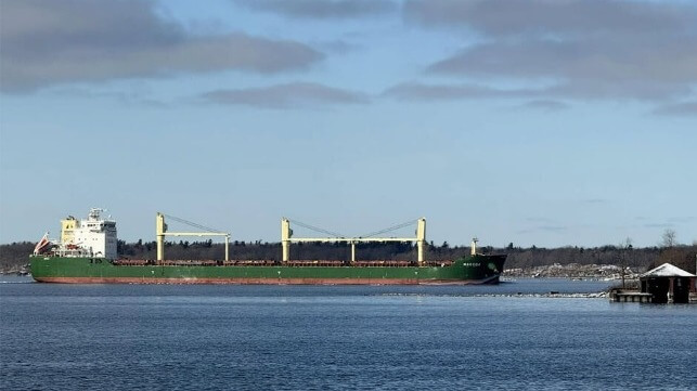 Bulker stuck on St. Lawrence