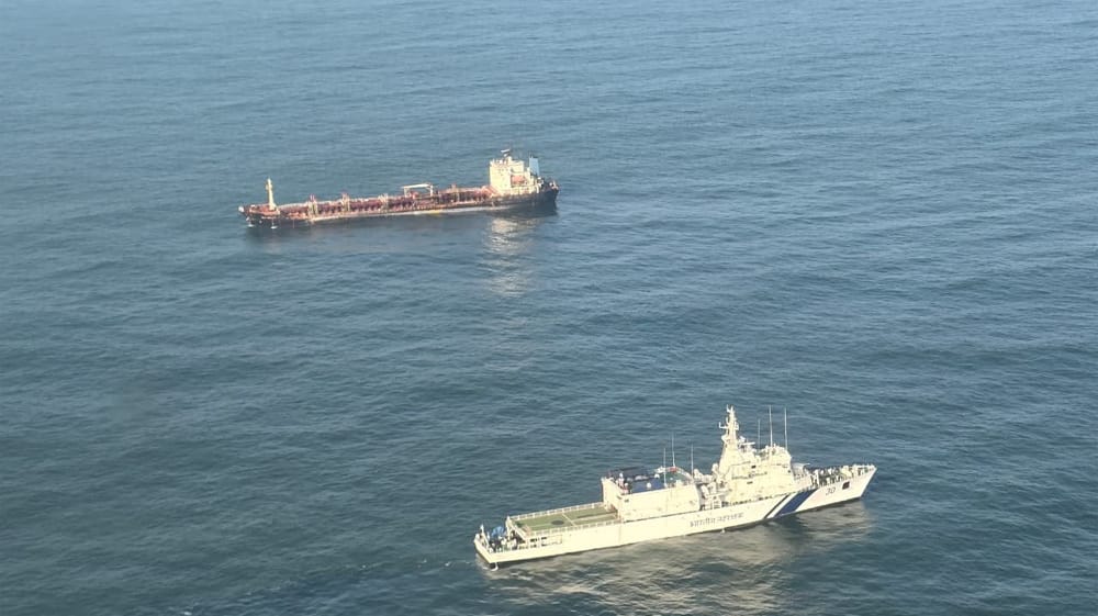 indian-coast-guard-assisting-tanker-sea-gull-9 Indian Coast Guard vessel and tanker in distress