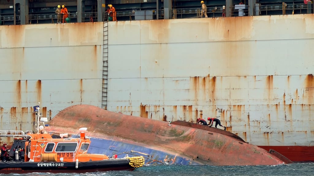 korean-tugboat-capsized-busan-coast-guard-via-ap tugboat capsized in South Korea
