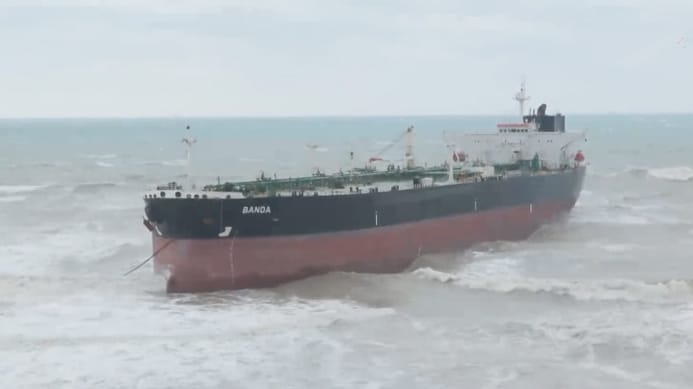banda-tanker-ashore tanker aground